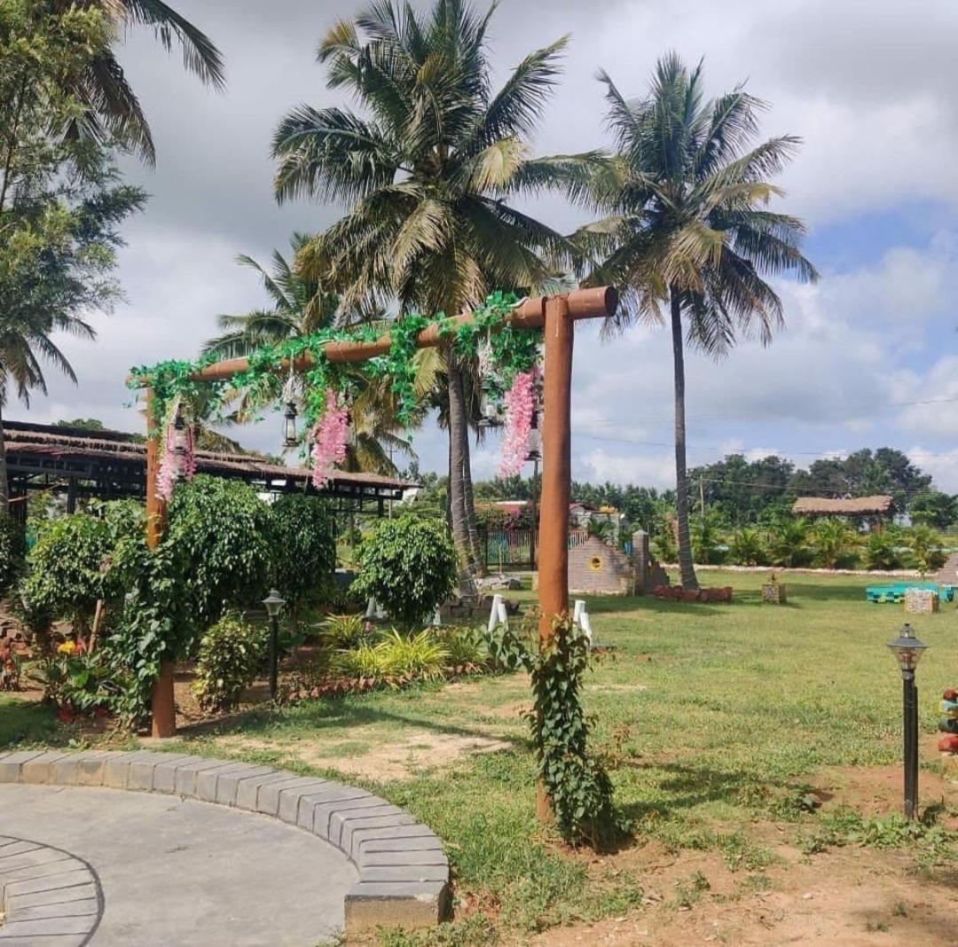 Dejavoo Hotel Gādigarpālya Exterior foto